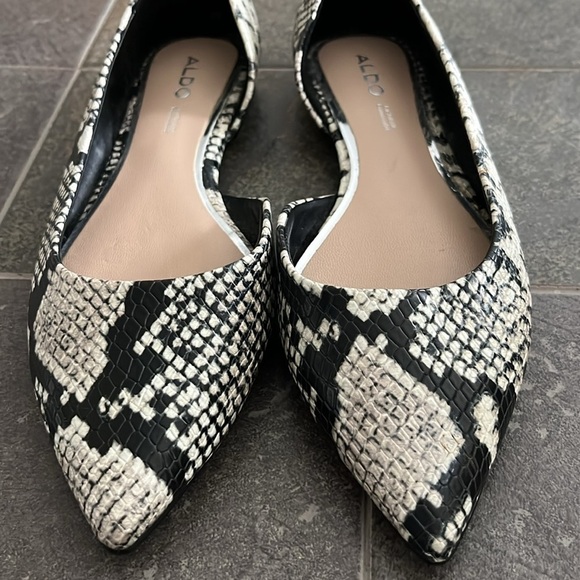 Aldo Snakeskin Pointed Toe Flats Size 7.5. - Picture 3 of 8